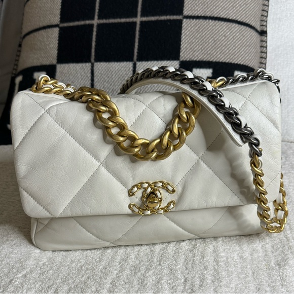 CHANEL 19 Large white - Picture 2 of 15